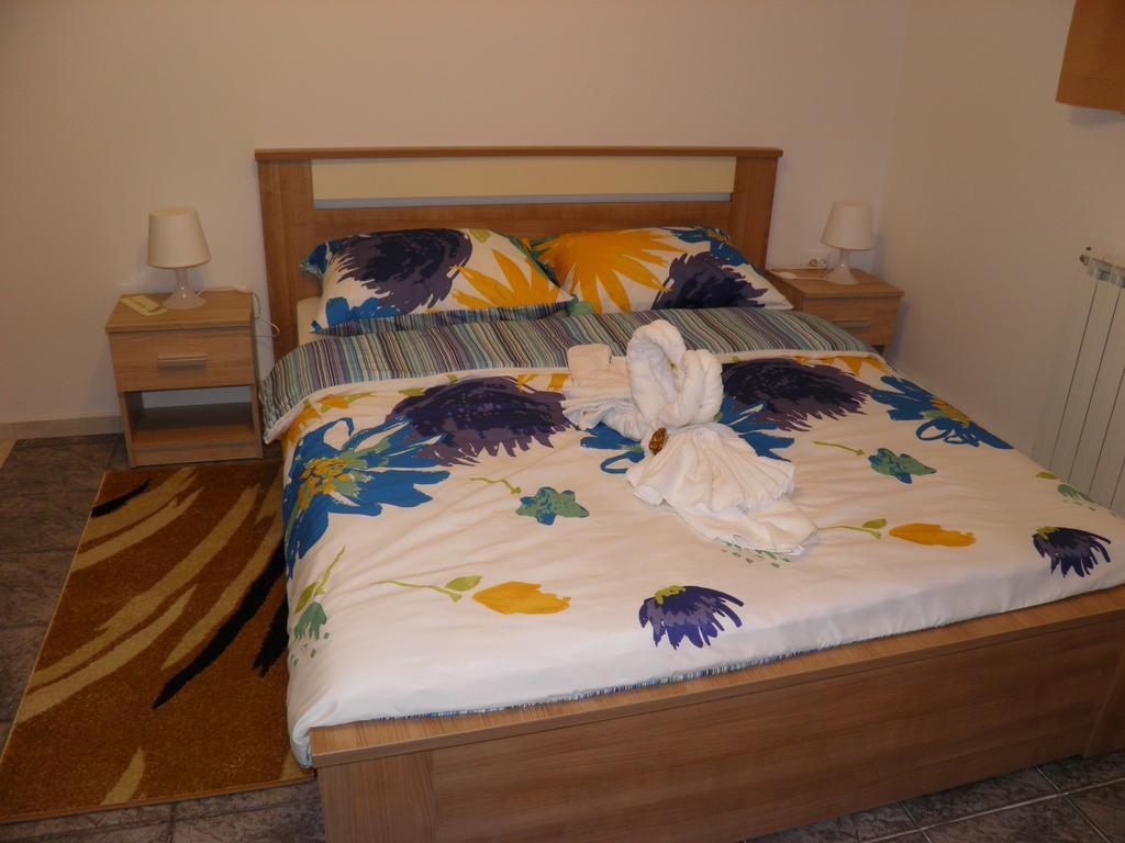Apartman Marko Ogulin Buitenkant foto