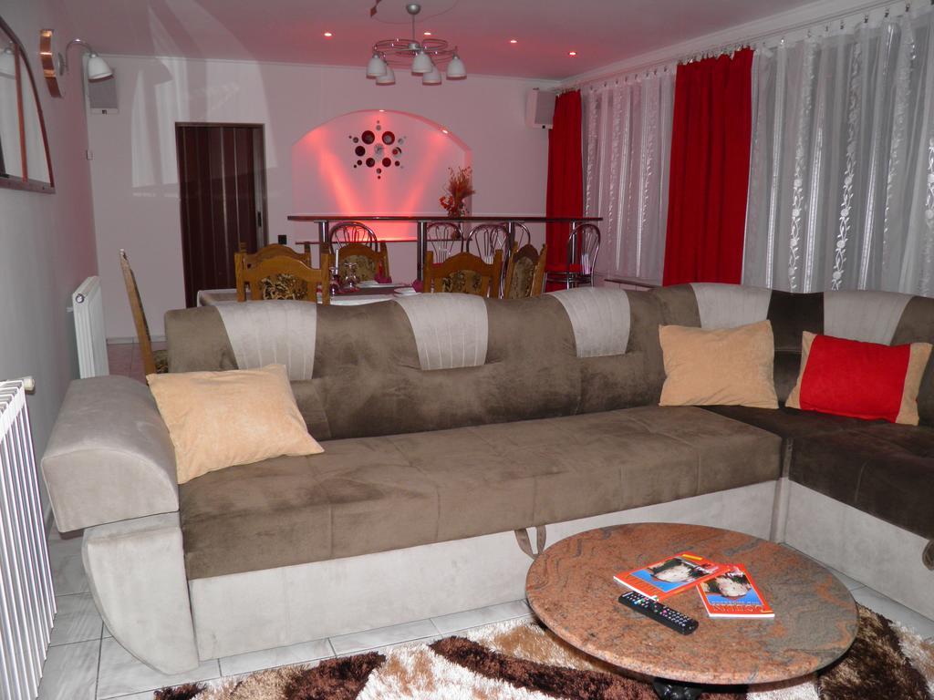 Apartman Marko Ogulin Buitenkant foto