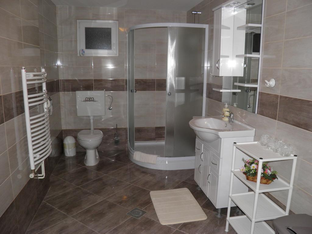Apartman Marko Ogulin Buitenkant foto