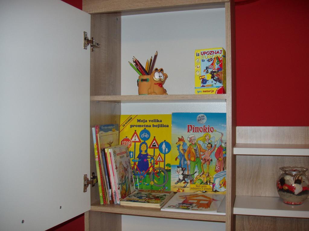 Apartman Marko Ogulin Buitenkant foto