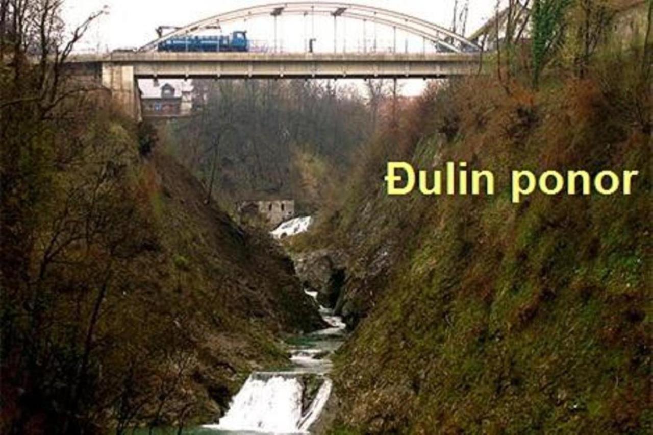 Apartman Marko Ogulin Buitenkant foto